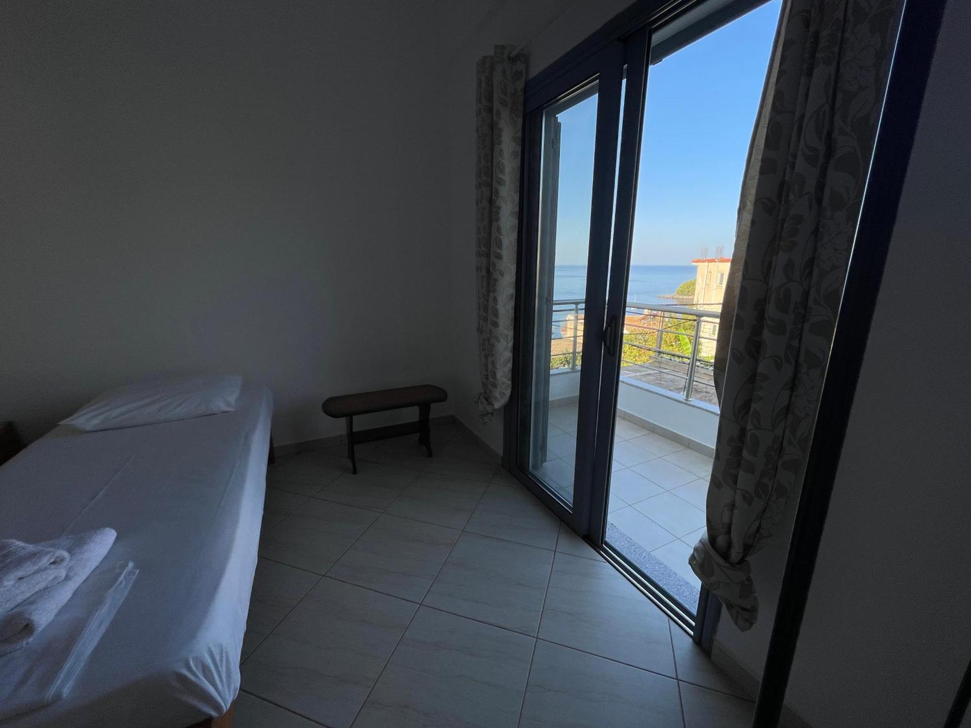 Tasos Rooms Himare Ngoại thất bức ảnh