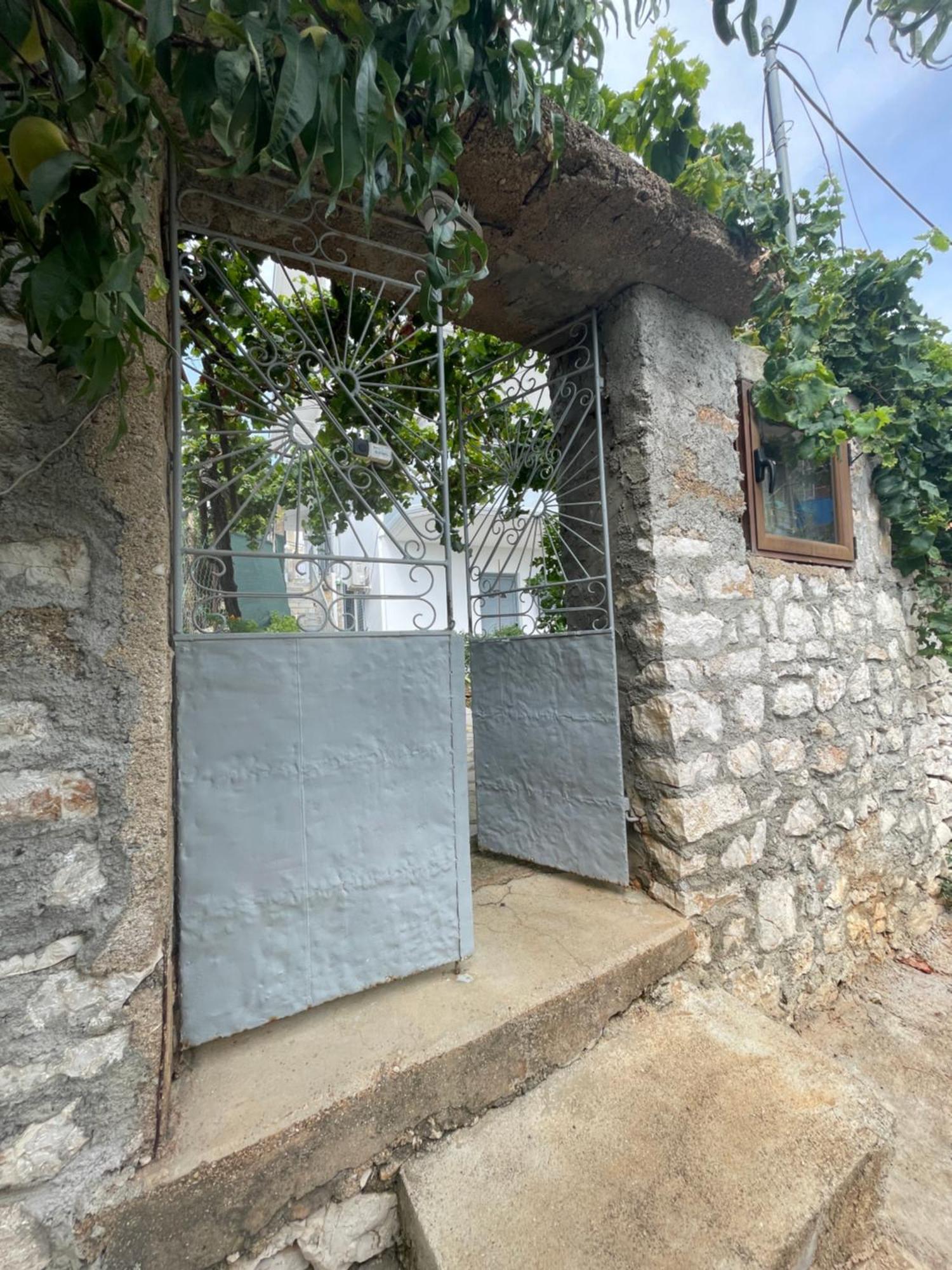 Tasos Rooms Himare Ngoại thất bức ảnh