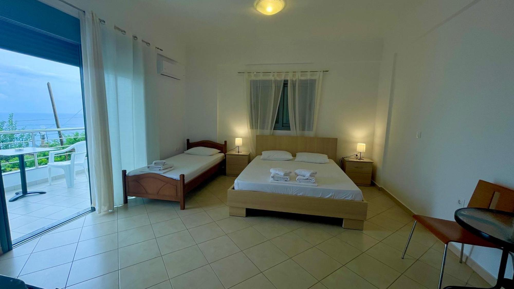 Tasos Rooms Himare Ngoại thất bức ảnh